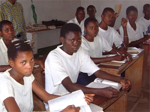 Mobiliario escolar pupitres. Kinshasa - Lac Martshi